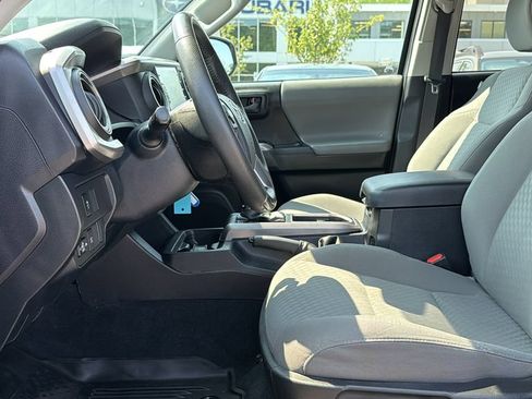 Used 2020 Toyota Tacoma SR5 AWD/4WD image 10