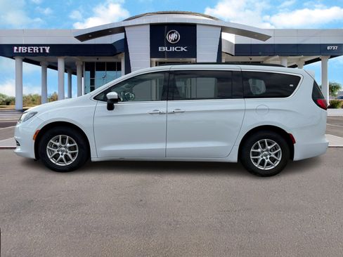 Used 2021 Chrysler Voyager Lxi image 7