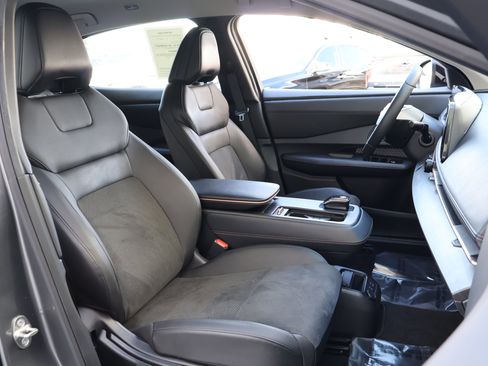 Used 2024 Nissan Ariya AWD image 21