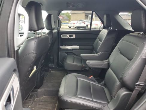 Used 2023 Ford Explorer XLT w/ Equipment Group 202A AWD/4WD image 33
