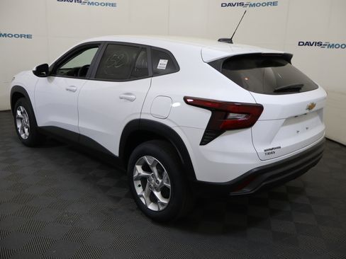 New 2026 Chevrolet Trax LS image 10