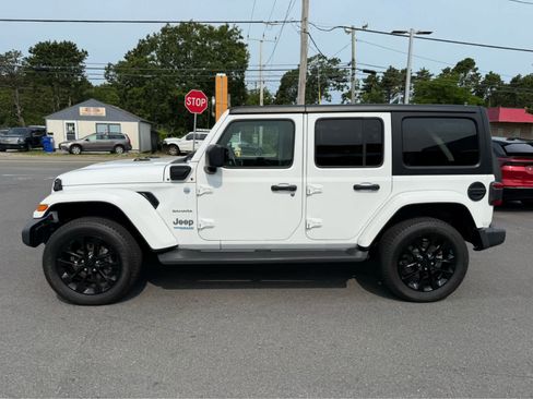 Used 2022 Jeep Wrangler Unlimited Sahara w/ Cold Weather Group image 5