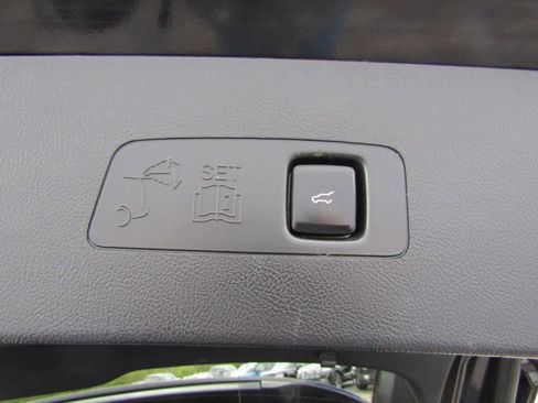 Used 2021 Lincoln Corsair Reserve w/ Equipment Group 201A AWD/4WD image 17