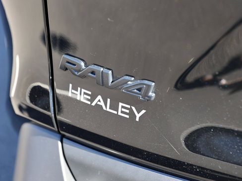 Used 2023 Toyota RAV4 LE image 9