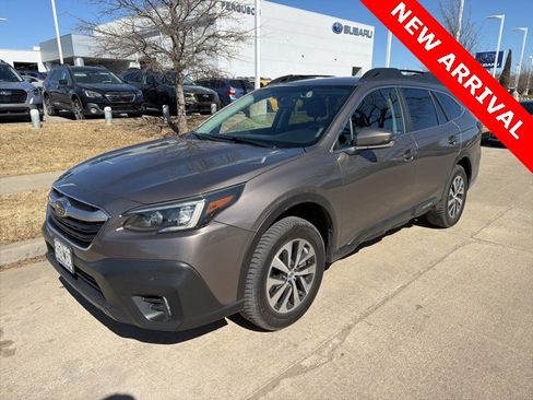 Used 2022 Subaru Outback Premium image 7