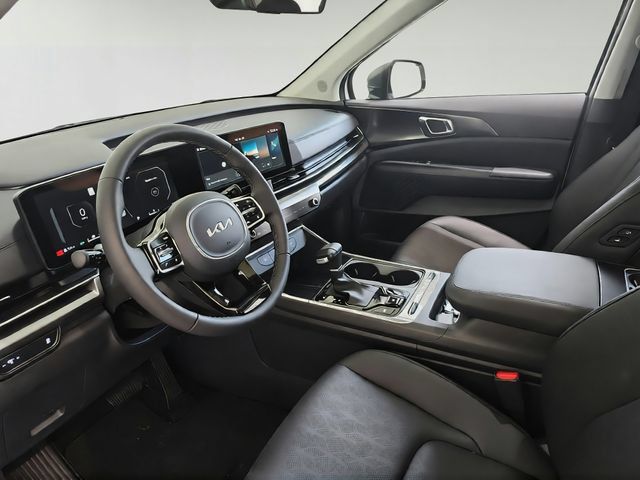Certified 2026 Kia Carnival SX w/ SX Dark Edition Package FWD image 11