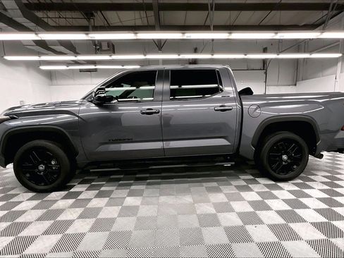 Used 2025 Toyota Tundra Limited AWD/4WD image 14