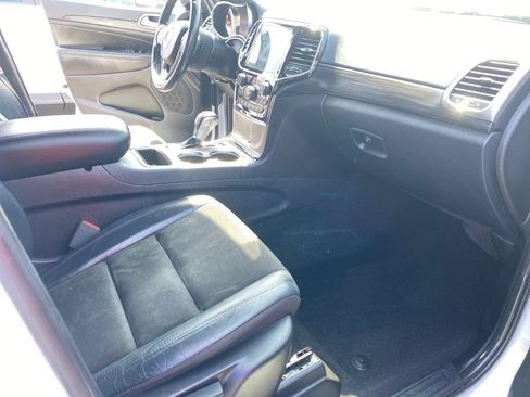 Used 2021 Jeep Grand Cherokee Laredo X AWD/4WD image 32