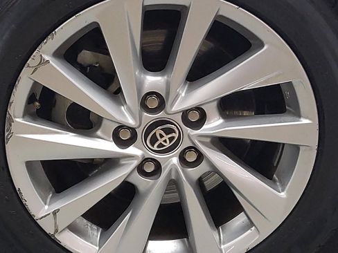 Used 2021 Toyota Camry LE w/ Carpet Mat Package (TMS) FWD image 31