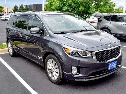 Used 2017 Kia Sedona EX FWD image 15