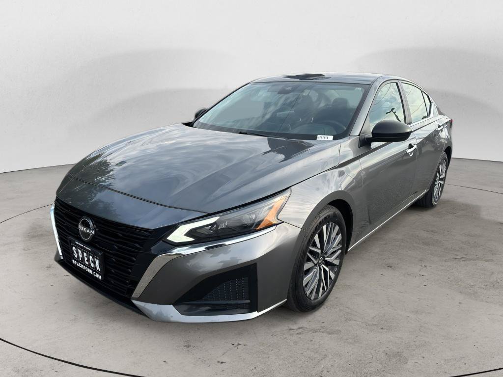 Used 2024 Nissan Altima 2.5 SV FWD image 1