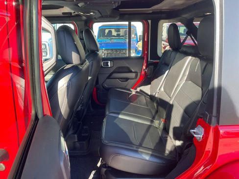 Used 2022 Jeep Wrangler Unlimited Sahara w/ Cold Weather Group image 14