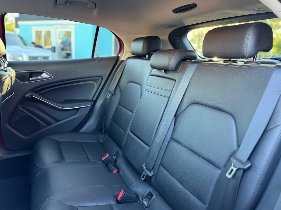 Used 2015 Mercedes-Benz GLA 250 4MATIC image 13