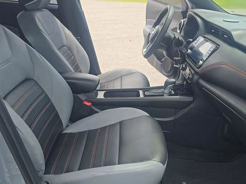 Used 2023 Nissan Kicks SR w/ SR Premium Package FWD image 17