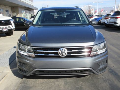 Used 2018 Volkswagen Tiguan SE w/ Panoramic Sunroof Package image 15