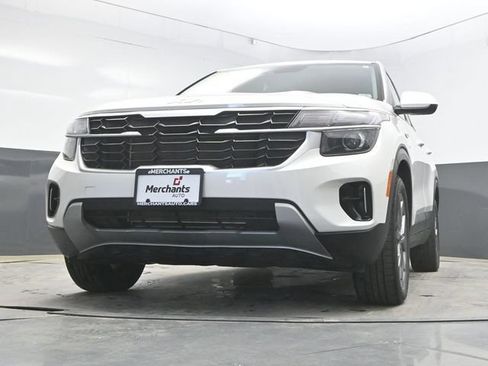 Used 2024 Kia Seltos LX AWD/4WD image 25