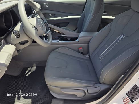 Used 2023 Hyundai Elantra Blue FWD image 13