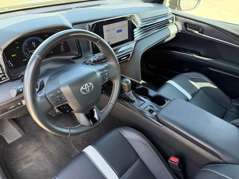Used 2025 Toyota Camry SE image 10