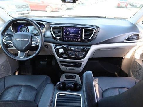 Used 2020 Chrysler Pacifica Touring-L Plus FWD image 26