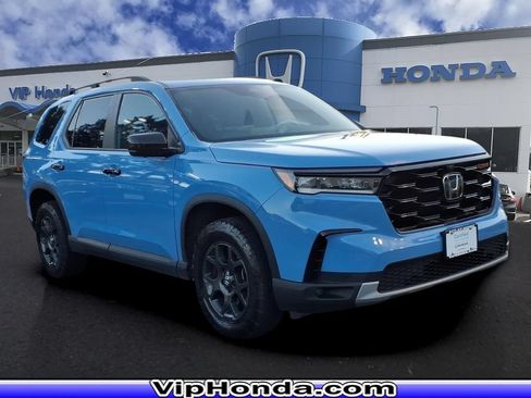 Certified 2024 Honda Pilot TrailSport image 1