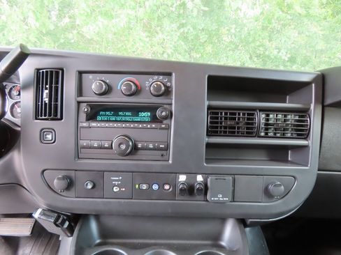 New 2024 Chevrolet Express 3500 Work Van w/ Power Convenience Package image 5