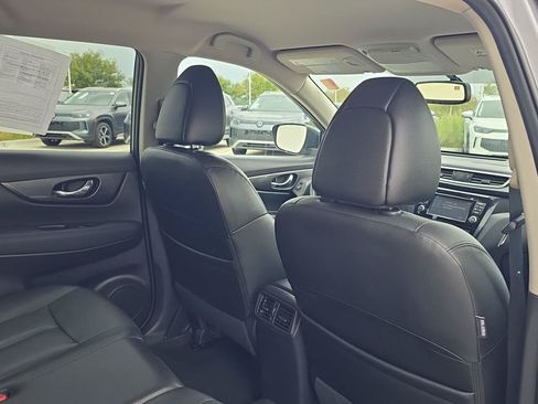 Used 2016 Nissan Rogue SL AWD/4WD image 12