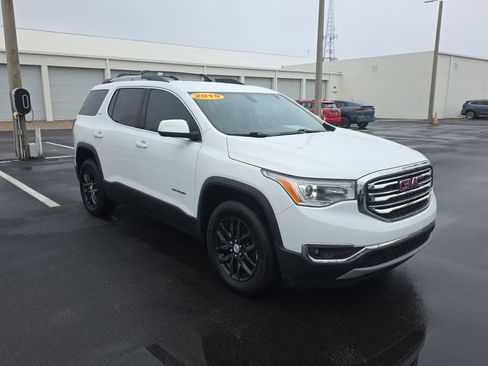 Used 2019 GMC Acadia SLT image 2