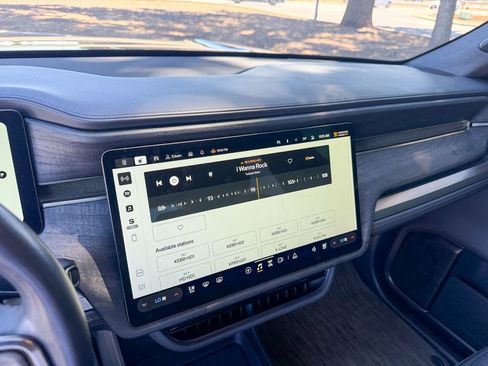 Used 2023 Rivian R1T Adventure AWD/4WD image 16