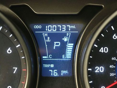 Used 2016 Hyundai Veloster FWD image 17