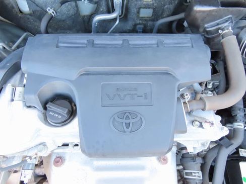 Used 2018 Toyota RAV4 LE image 11