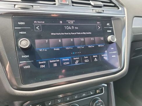 Used 2021 Volkswagen Tiguan SE w/ Panoramic Sunroof Package AWD/4WD image 22