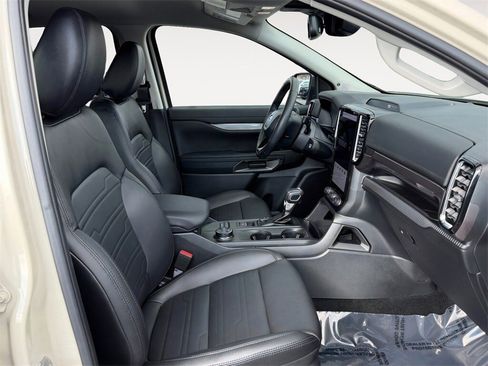 Used 2025 Ford Ranger Lariat w/ FX4 Off-Road Package image 18