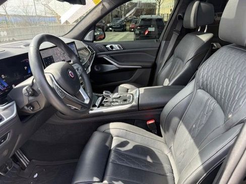 Used 2024 BMW ALPINA XB7 image 3