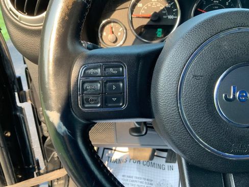 Used 2015 Jeep Wrangler Unlimited Sahara w/ Connectivity Group AWD/4WD image 18