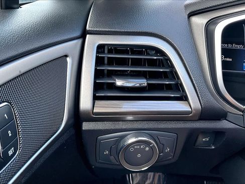 Used 2018 Ford Fusion SE w/ Fusion SE Technology Package FWD image 36