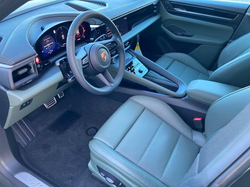 Used 2025 Porsche Macan 4S Electric AWD/4WD image 4