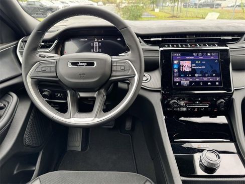 New 2025 Jeep Grand Cherokee 4WD image 17