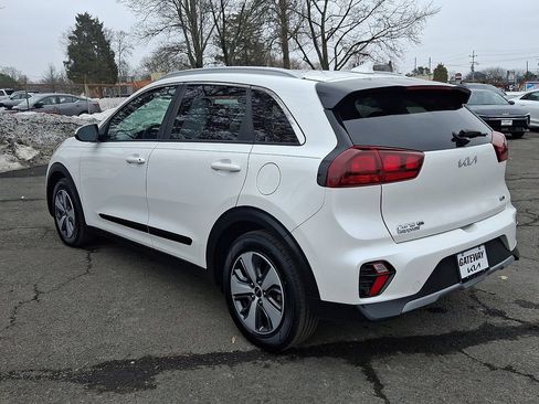 Certified 2022 Kia Niro LX image 5