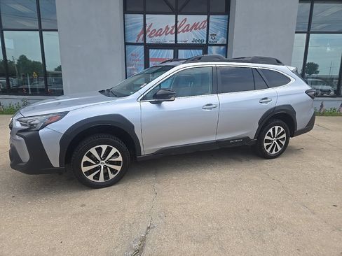 Used 2023 Subaru Outback Premium AWD/4WD image 5