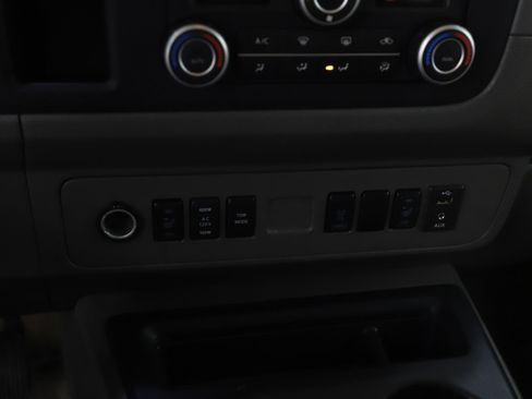 Used 2020 Nissan NV 3500 SL image 24