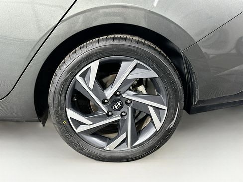 Used 2024 Hyundai Elantra Limited image 11