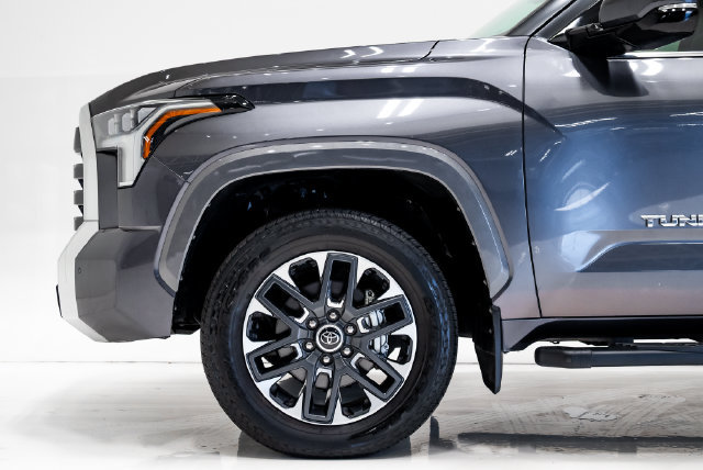 Used 2024 Toyota Tundra Limited AWD/4WD image 28