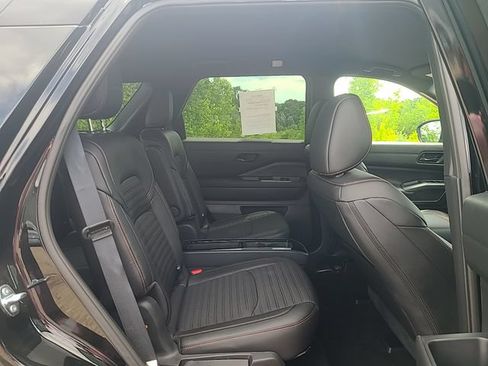 Used 2025 Nissan Pathfinder Rock Creek AWD/4WD image 30