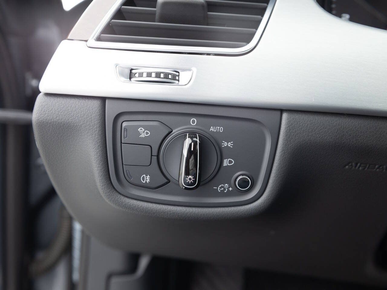 Used 2014 Audi A8 3.0T AWD/4WD image 35