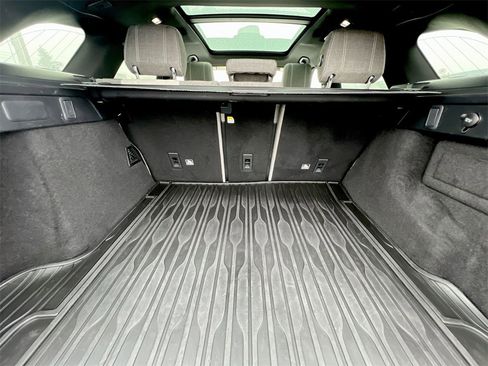 Used 2018 Land Rover Range Rover Velar image 21