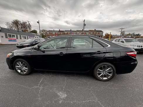 Used 2015 Toyota Camry SE image 2
