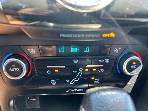 Used 2017 Ford Focus SEL FWD image 25