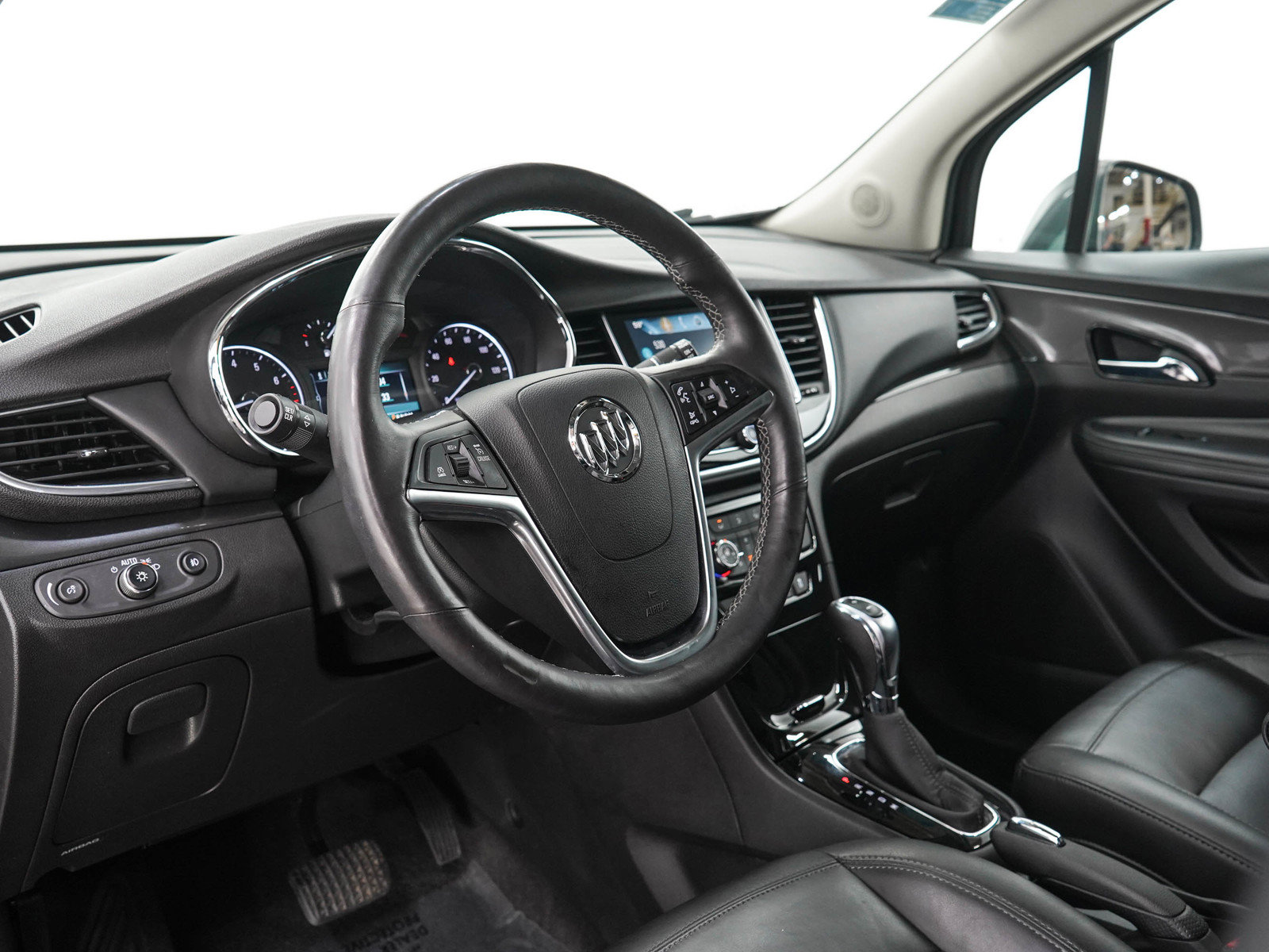 Used 2018 Buick Encore Essence AWD/4WD image 24