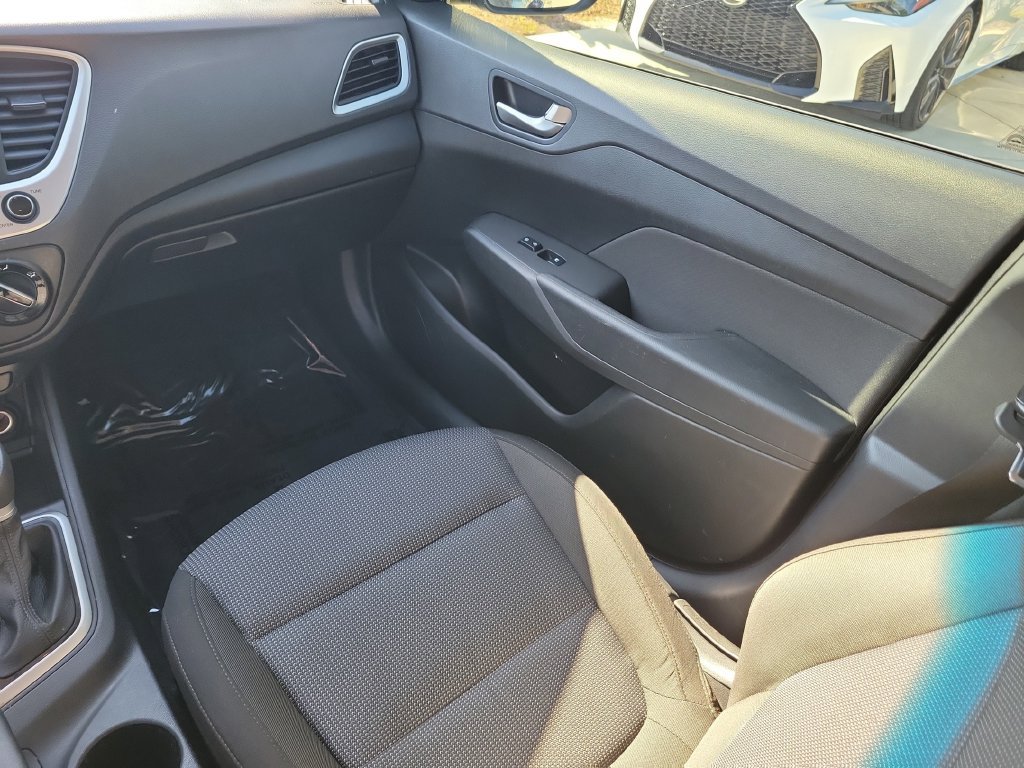 Used 2022 Hyundai Accent SE FWD image 11