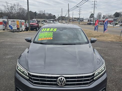 Used 2018 Volkswagen Passat 2.0T SEL Premium image 9